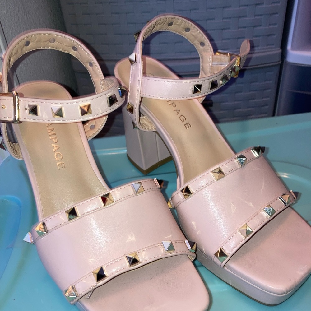 Heels - Picture 5 of 6